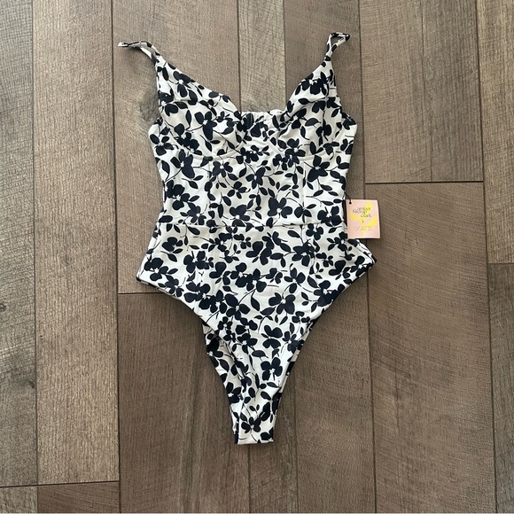 NWT Skatie Rachel One Piece Swimsuit Amber Fillerup Clark Collab Greenwich Print - Picture 1 of 10